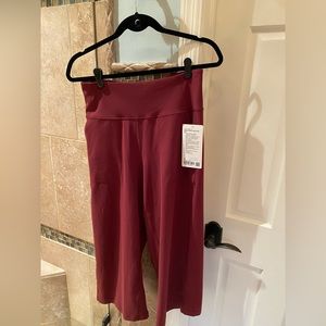NWOT Align Wide Leg Crop 23”